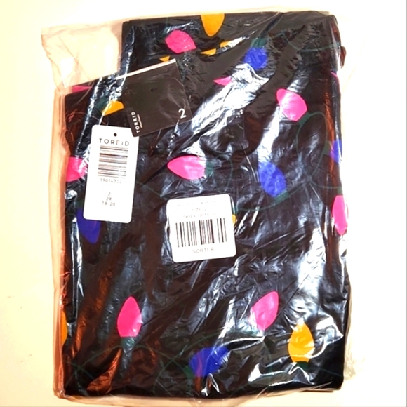 ❤️NWT VINTAGE TORRID LEGGING - CHRISTMAS HOLIDAY LIGHTS FULL LENGTH - PLUS SIZE - Picture 5 of 12